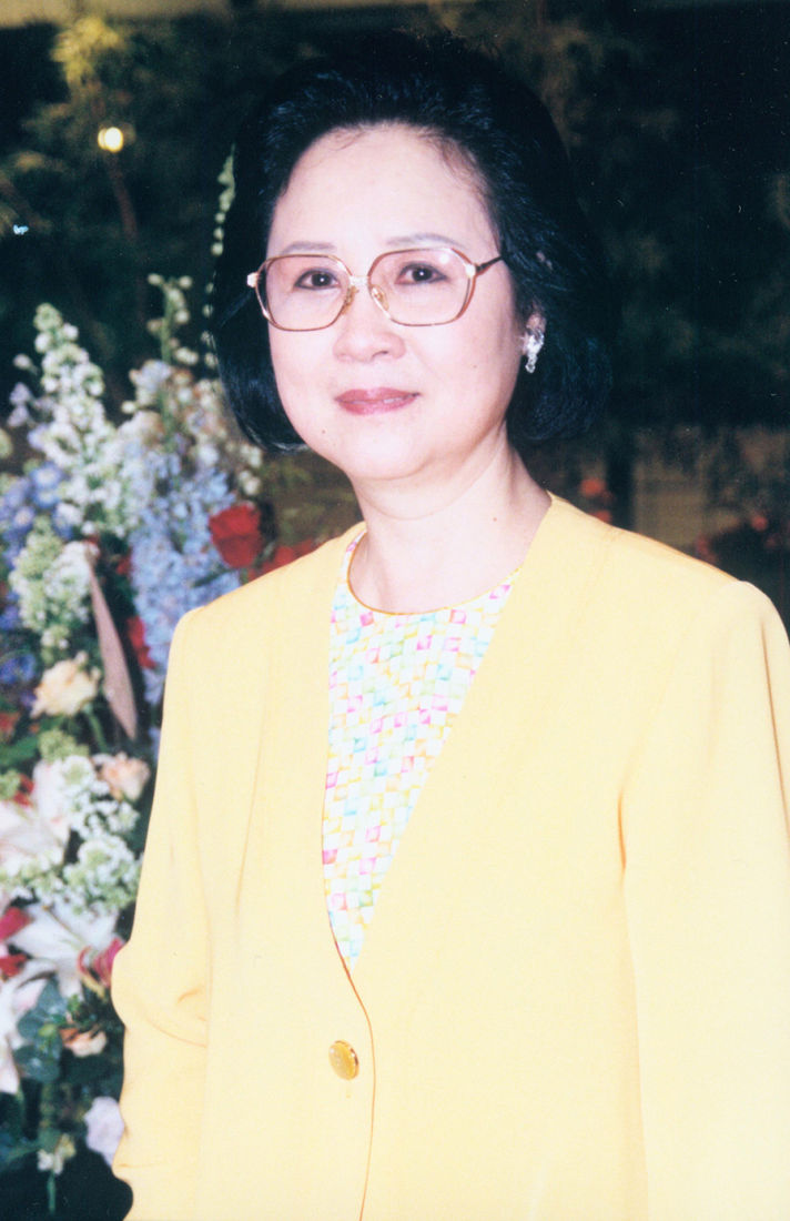 琼瑶,著名作家、编剧、影视制作人文|志 凌2015年12月,琼瑶起诉著名编剧