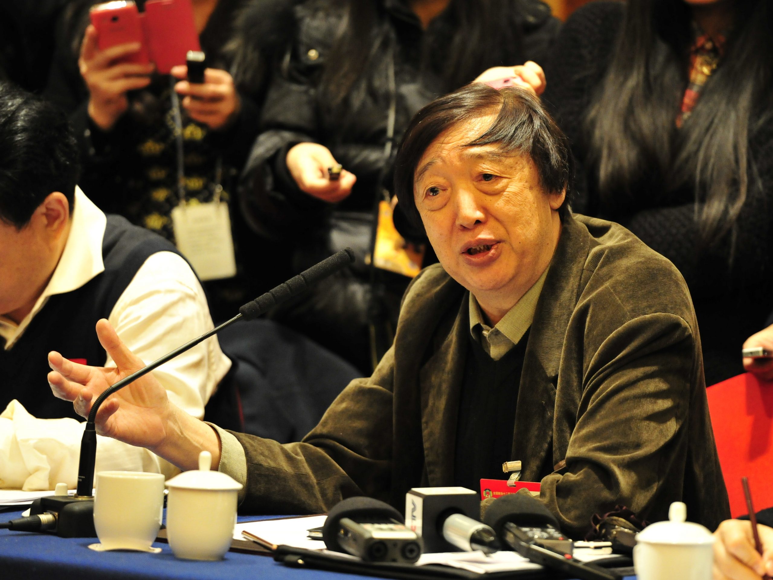 “斜杠青年”冯骥才入驻抖音：作家、画家、领读人