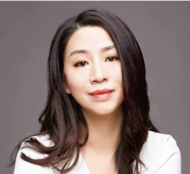 二十年才做上出版，她是给自己“撕标签”的人