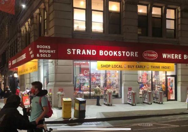 美国实体书店卖惨记