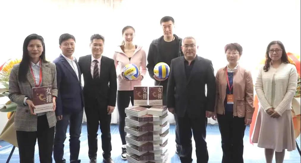 重温中国女排励志传奇—— 凤凰文艺举办长篇小说《女排》新书发布会