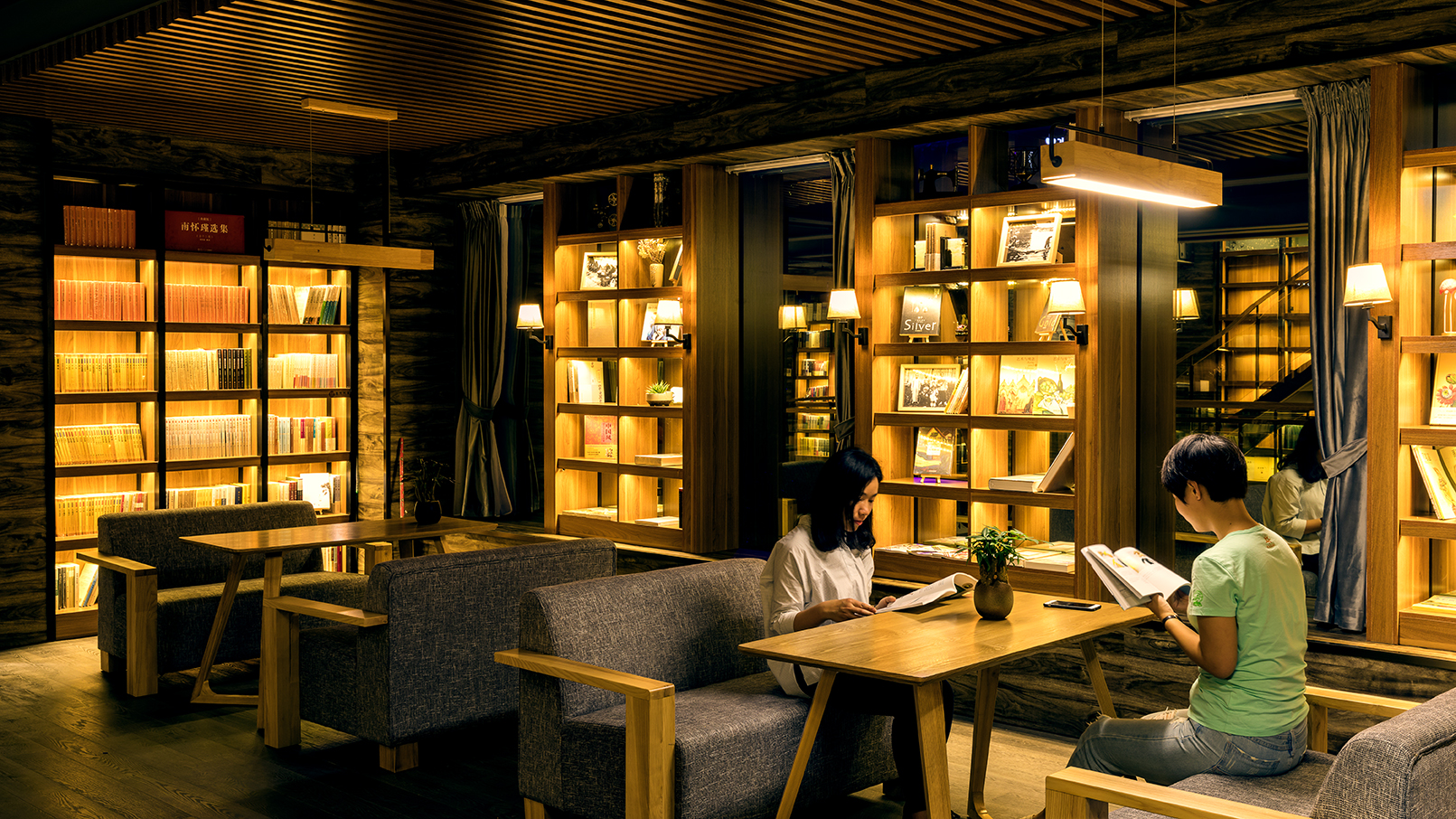 黄轩庄：破解校园书店生存之问