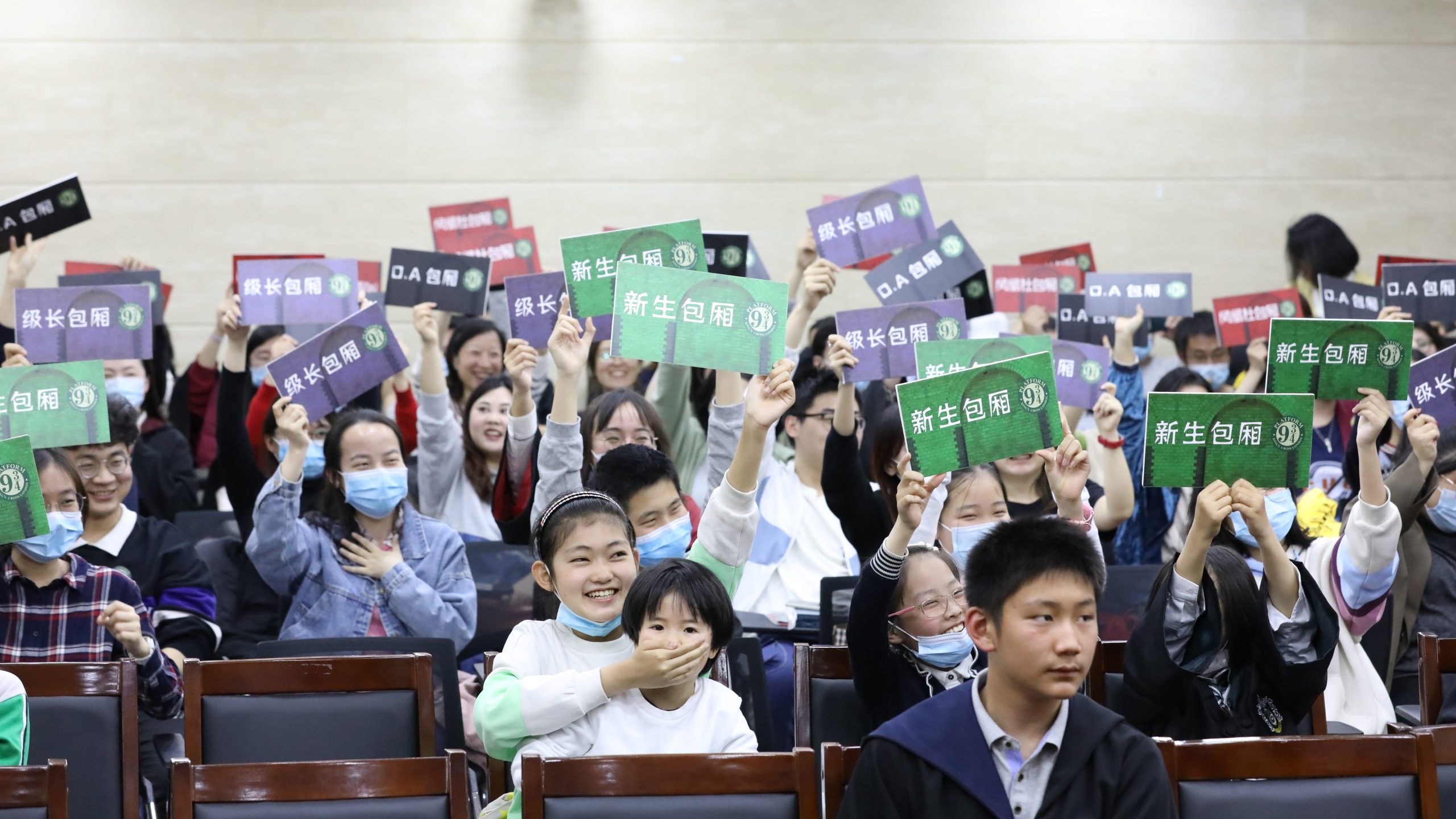 哈迷盛宴！新书《探秘霍格沃茨》亮相第三届“哈利·波特”读书之夜