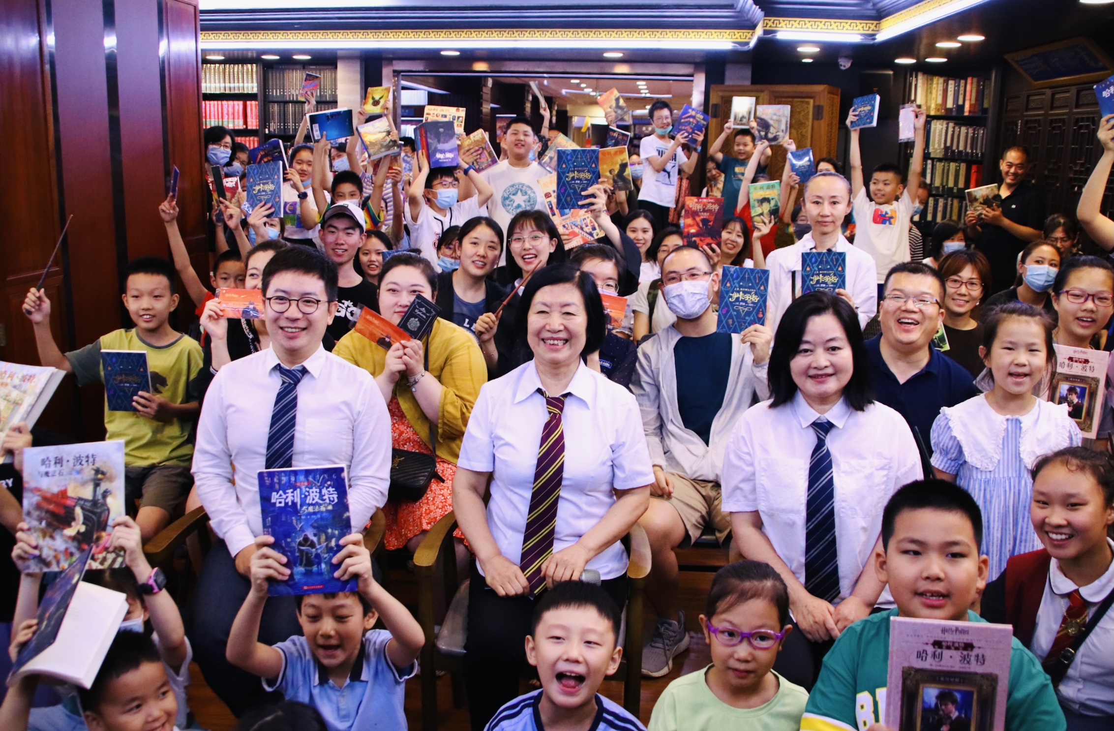 书博会期间济南哈迷共探魔法世界，纪念“哈利·波特”系列图书走进中国三十年