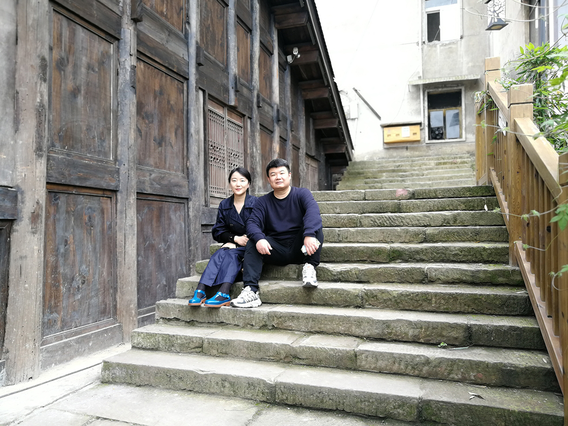 为了证明发行是错的，这对夫妇注册了一家公司