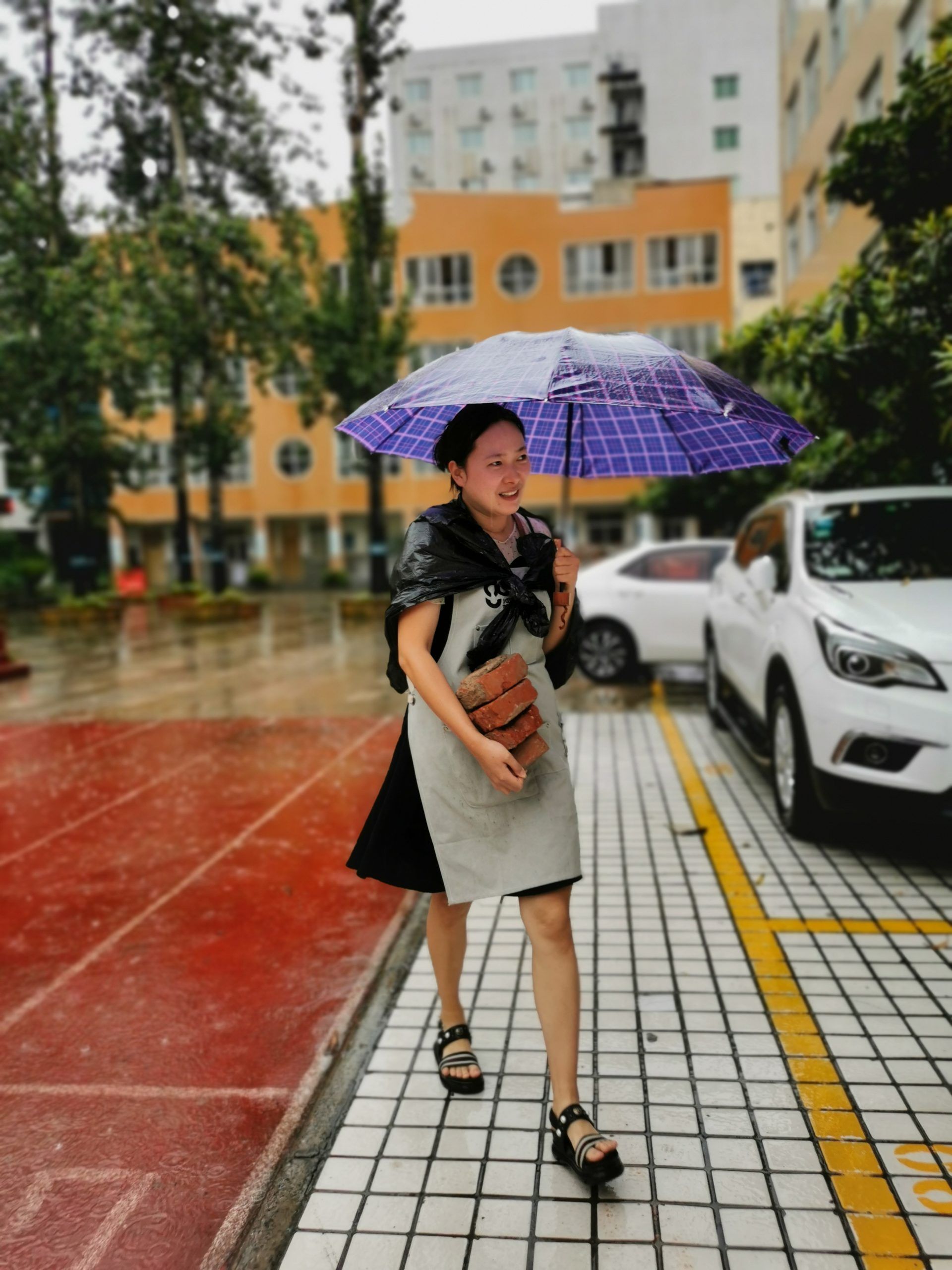 在郑州的暴雨里，一家书店的24小时