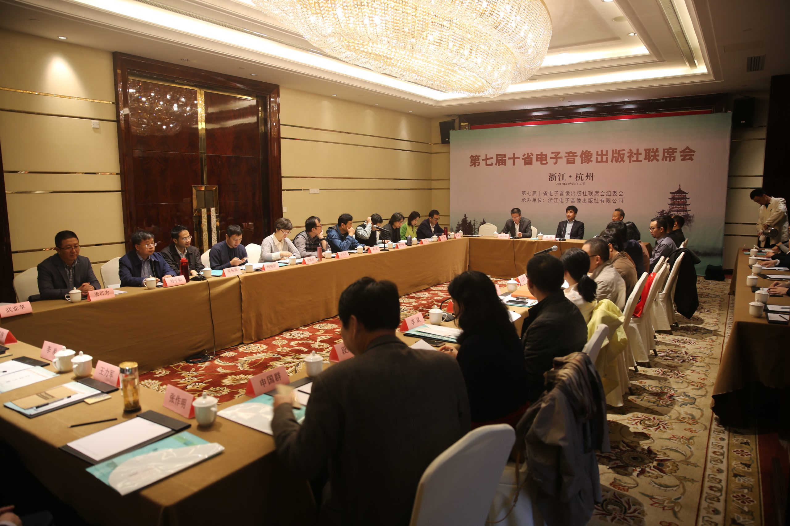 破介质之困，电音社闯出一条重生路