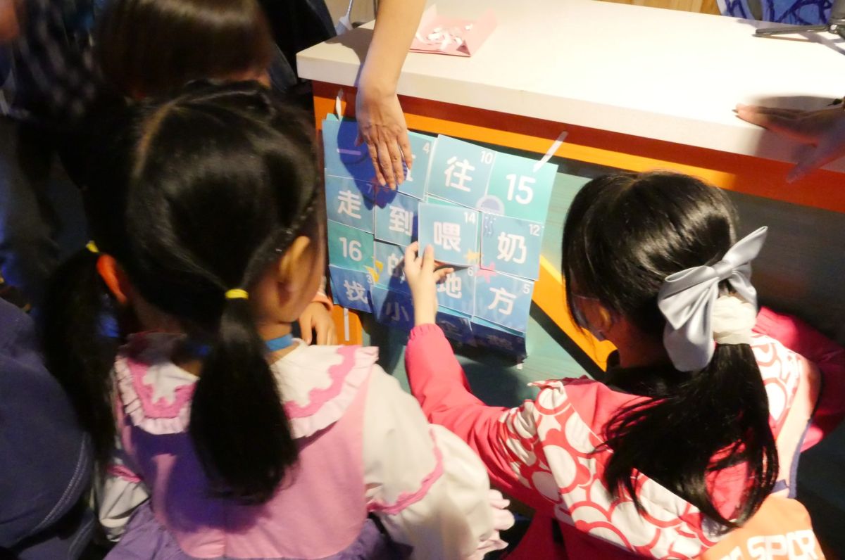 在海底隧道开沉浸式新书发布会，和“震撼之书”一起燃