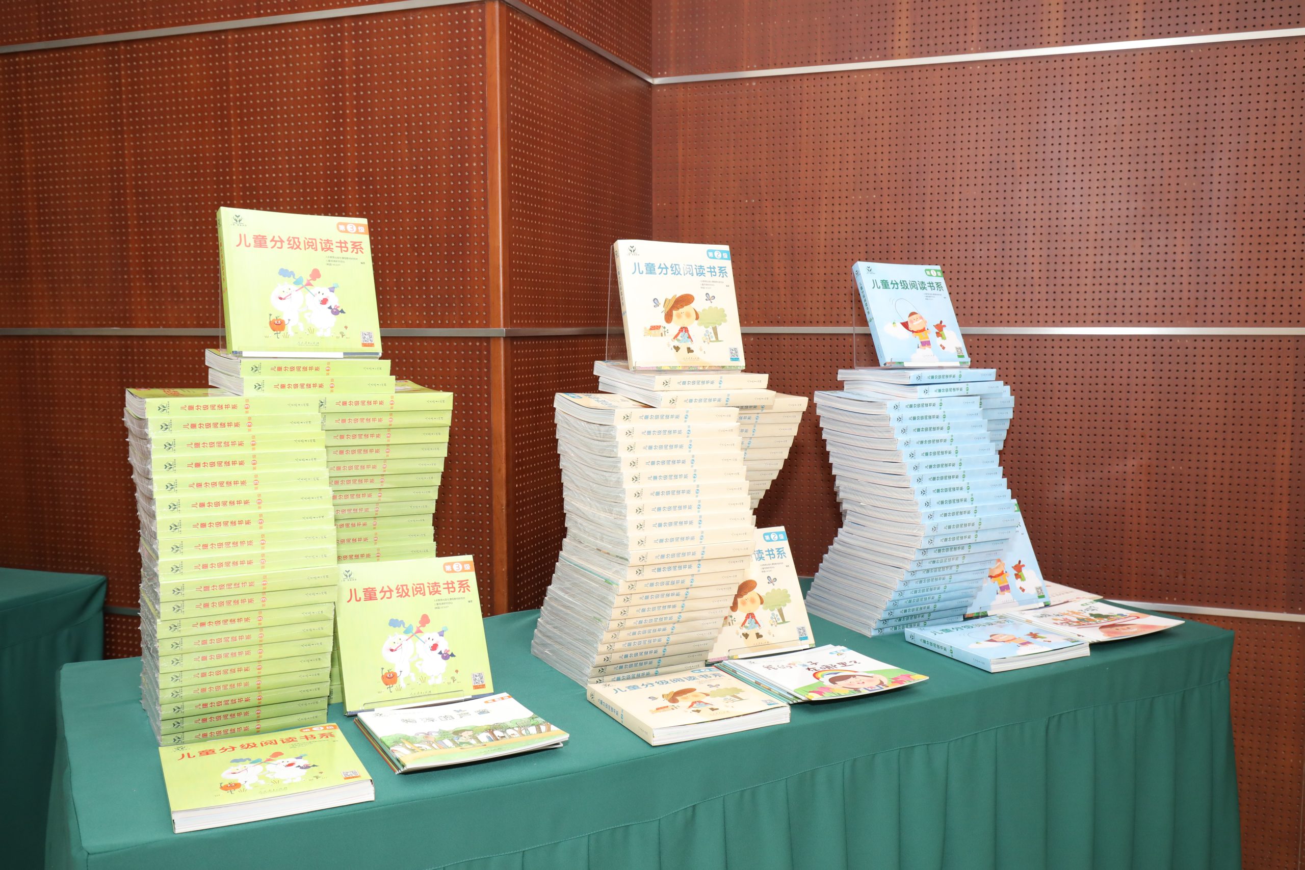 “儿童分级阅读文本难度测评系统”研讨会暨《儿童分级阅读书系》出版座谈会在京举办