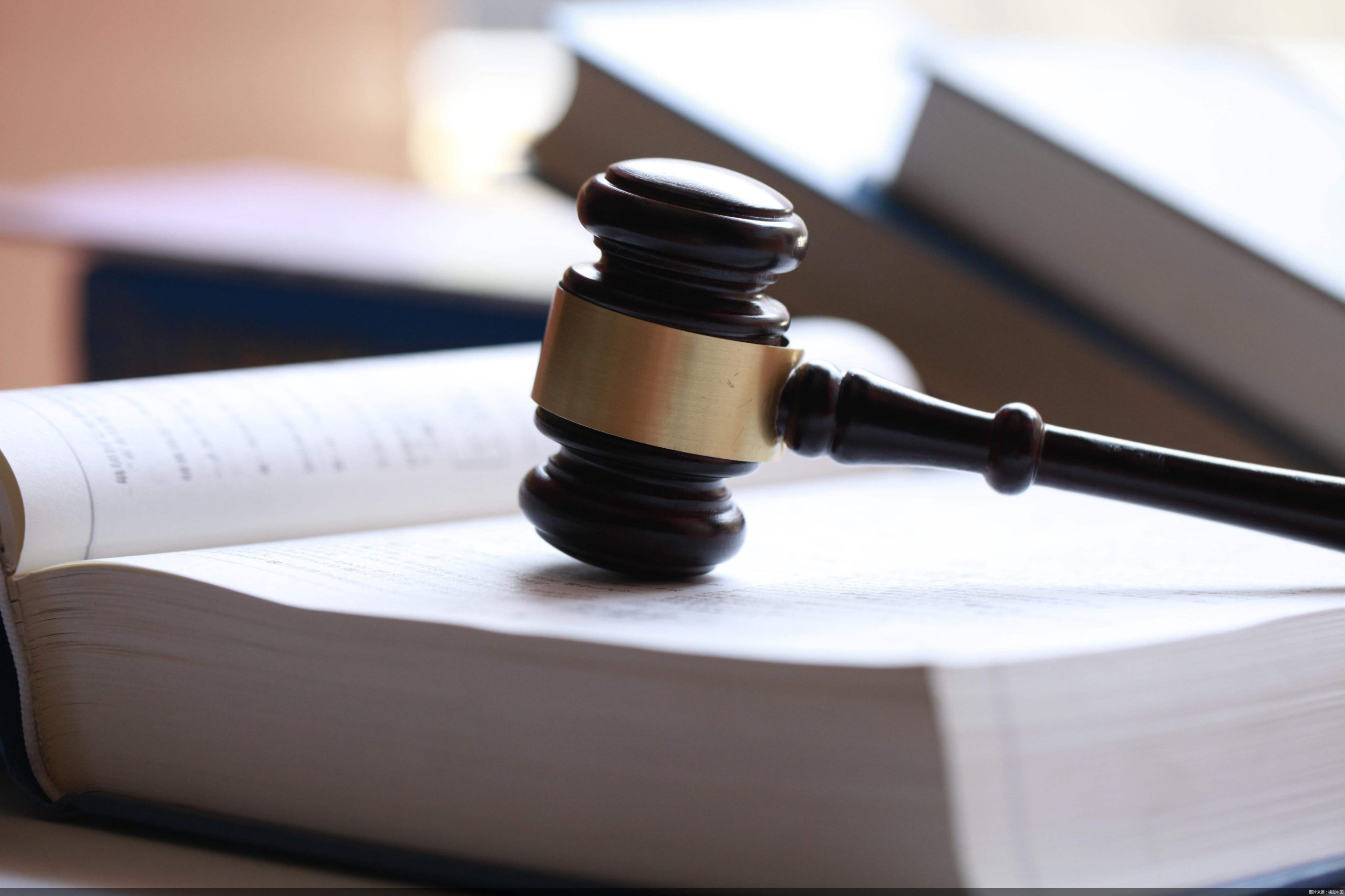 如何解决汇编作品出版中的著作权问题？