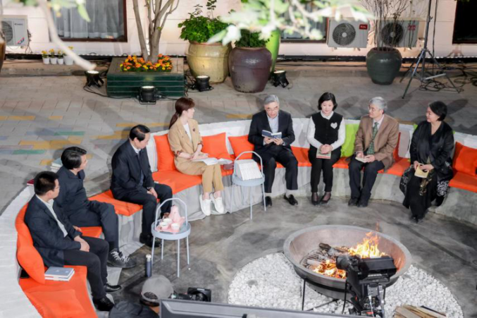 总台文艺携手人文社十小时直播品书香，全网观看总量超过1200万