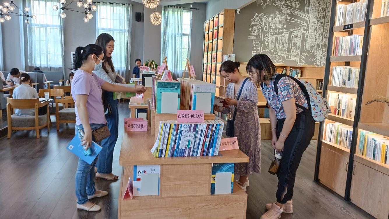 独秀书房公司：精准防控以心抑“疫”，  以独秀之姿跑出高校阅读文化服务加速度