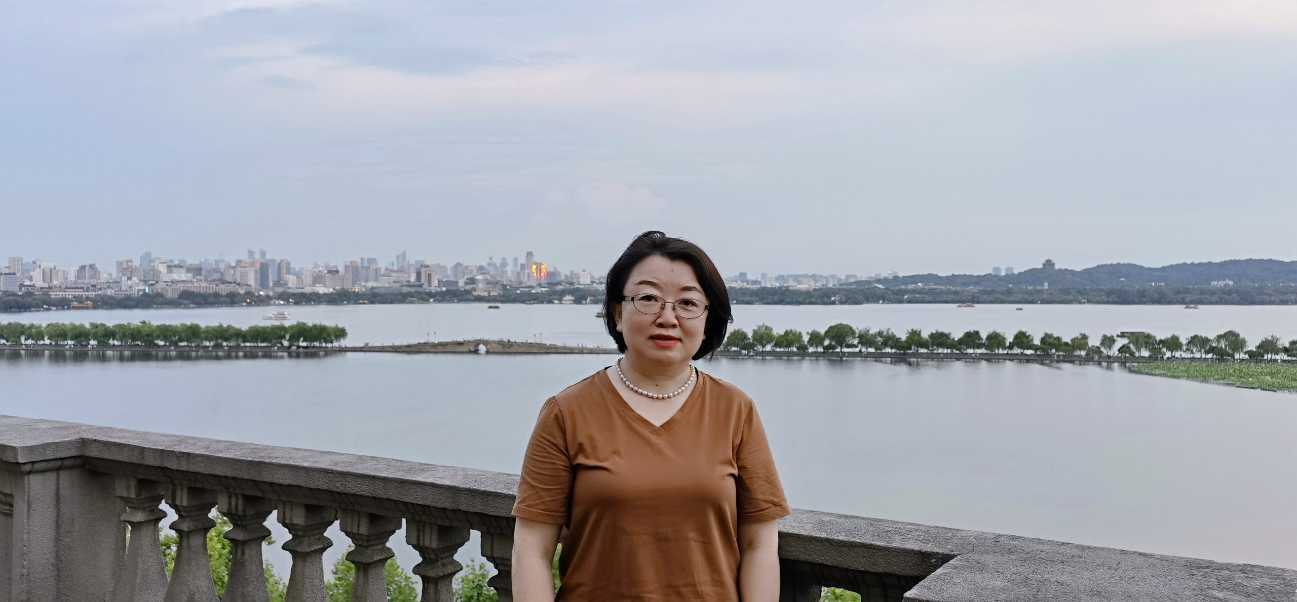 文学市场的发展需要彼此呼应，积极布局