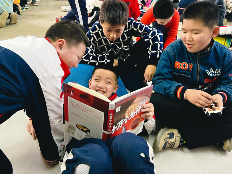 “十万个为什么”捐赠“好奇图书馆”，助力乡村文化振兴