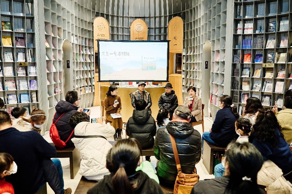 《走啊走 诗在走》作者见面会在沪举行，一部兼顾童真和艺术性的童诗绘本