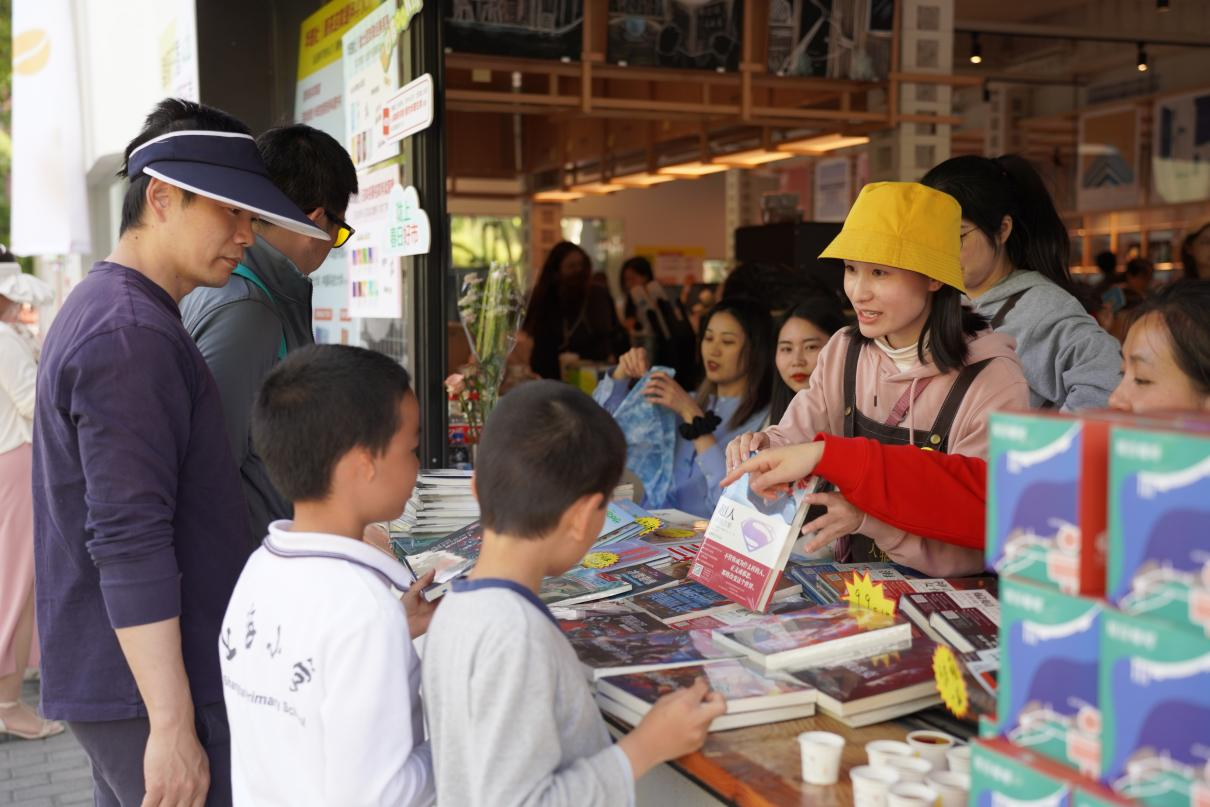 华东理工大学社4·23丰富活动共享“肆阅书香”