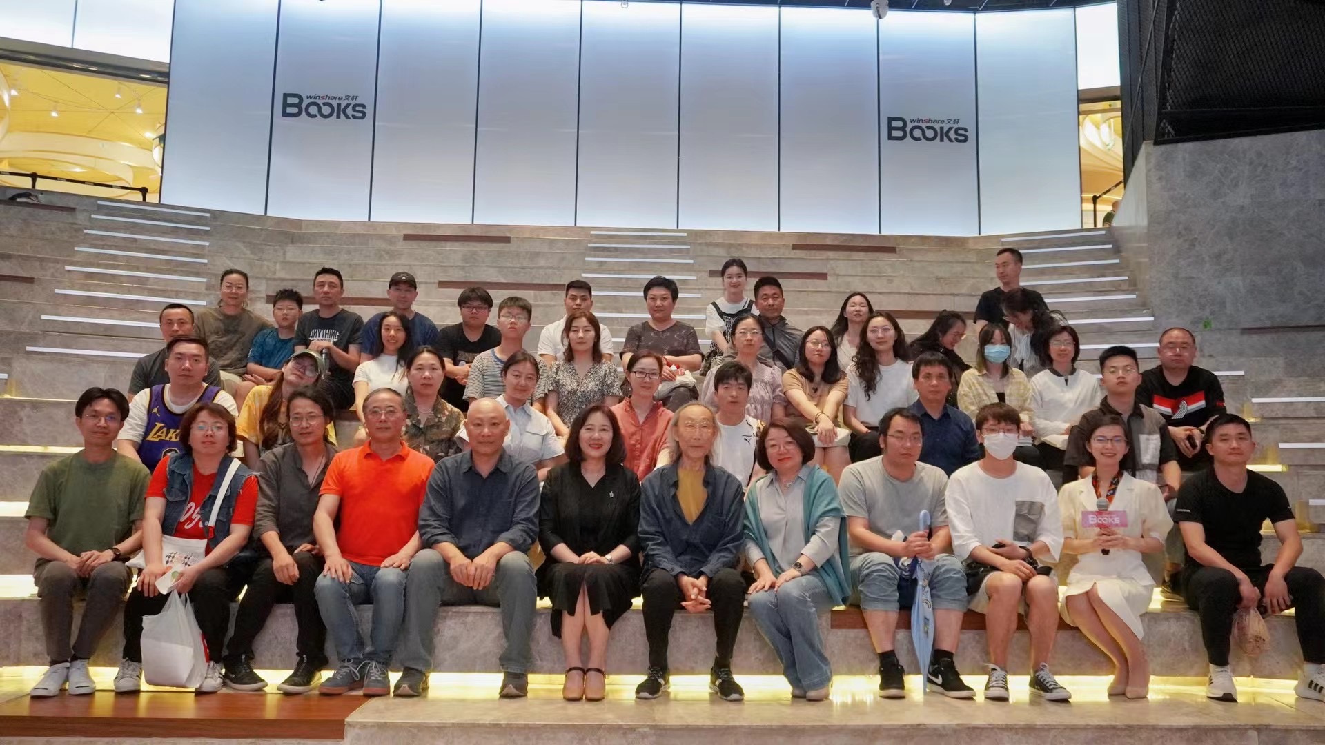 在阅读经典中超越荒诞|漓江出版社“诺贝尔文学奖作家文集”系列分享会在成都举行