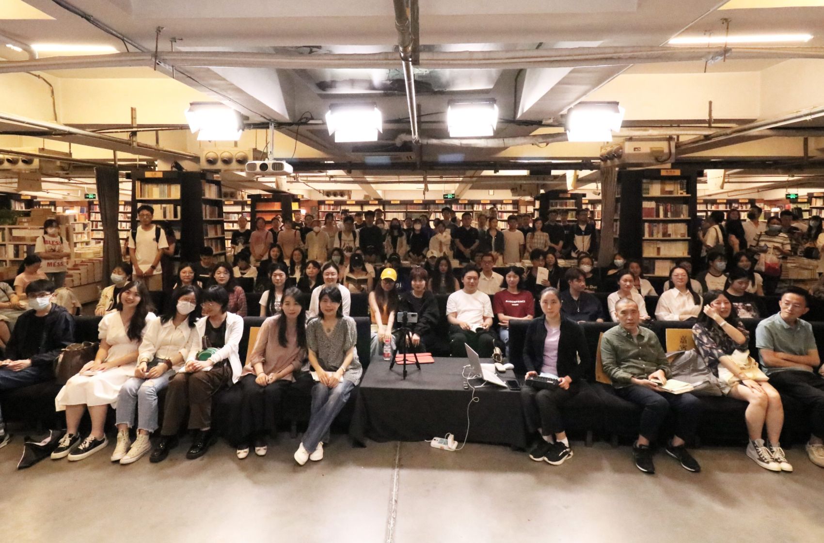 为“不被看见”的她——朱婧《猫选中的人》新书首发分享会