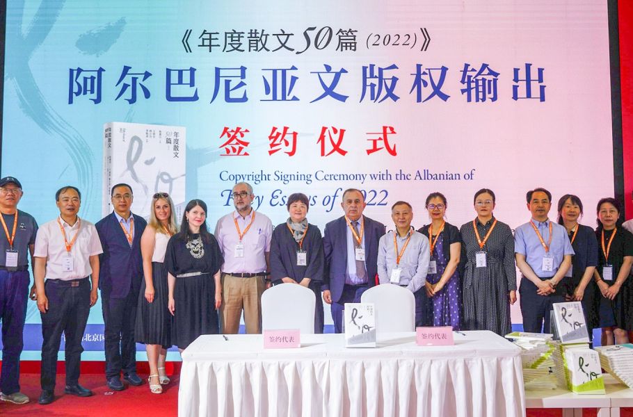 北京时代华文书局举办《年度散文50篇（2022）》新书首发式暨阿尔巴尼亚语版授权出版签约仪式