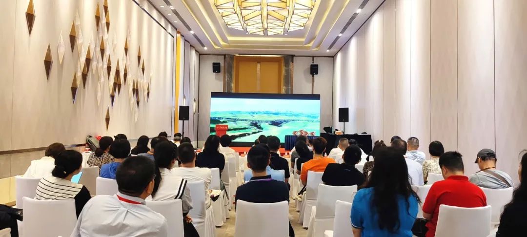 长篇援疆报告文学《和你在一起》新书分享会在江苏书展举行