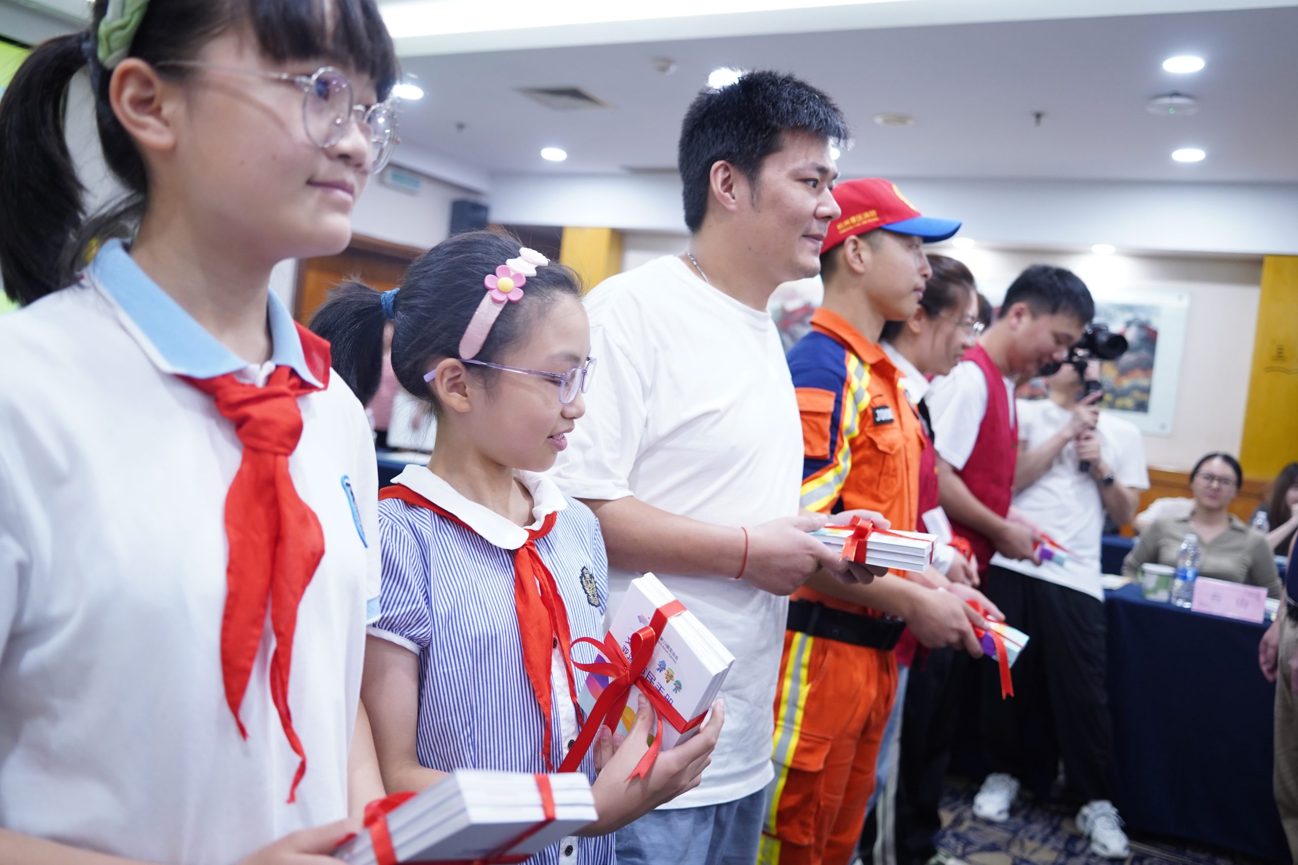 专为“东道主”准备的《文明亚运市民手册》，近日正式出版