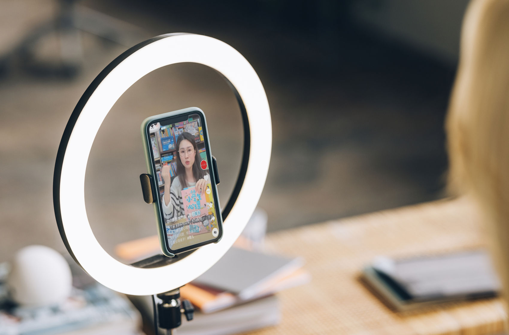 当新华进军新渠道——发展弯道上， 一家新华省店要如何破局