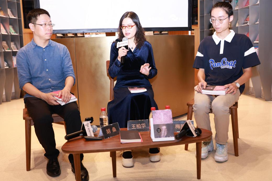 游走在两个世界的诗人：《致敬弗洛伊德》新书对谈会在上海举办