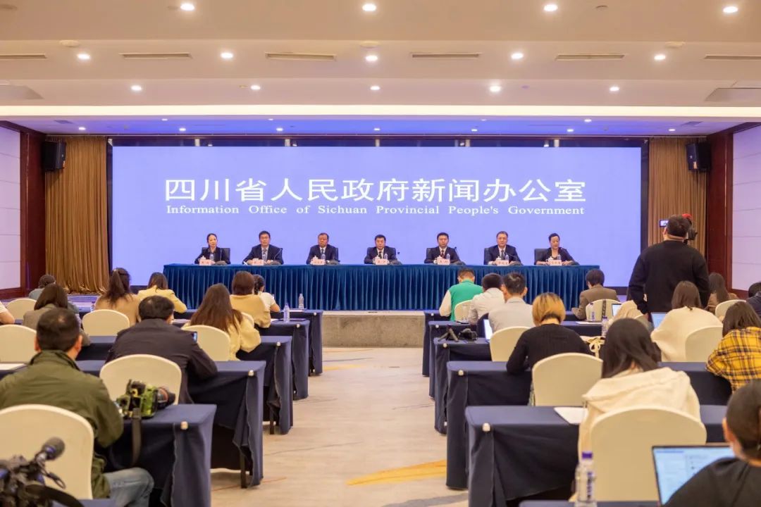 在天府书展看见世界，让世界看见天府书展