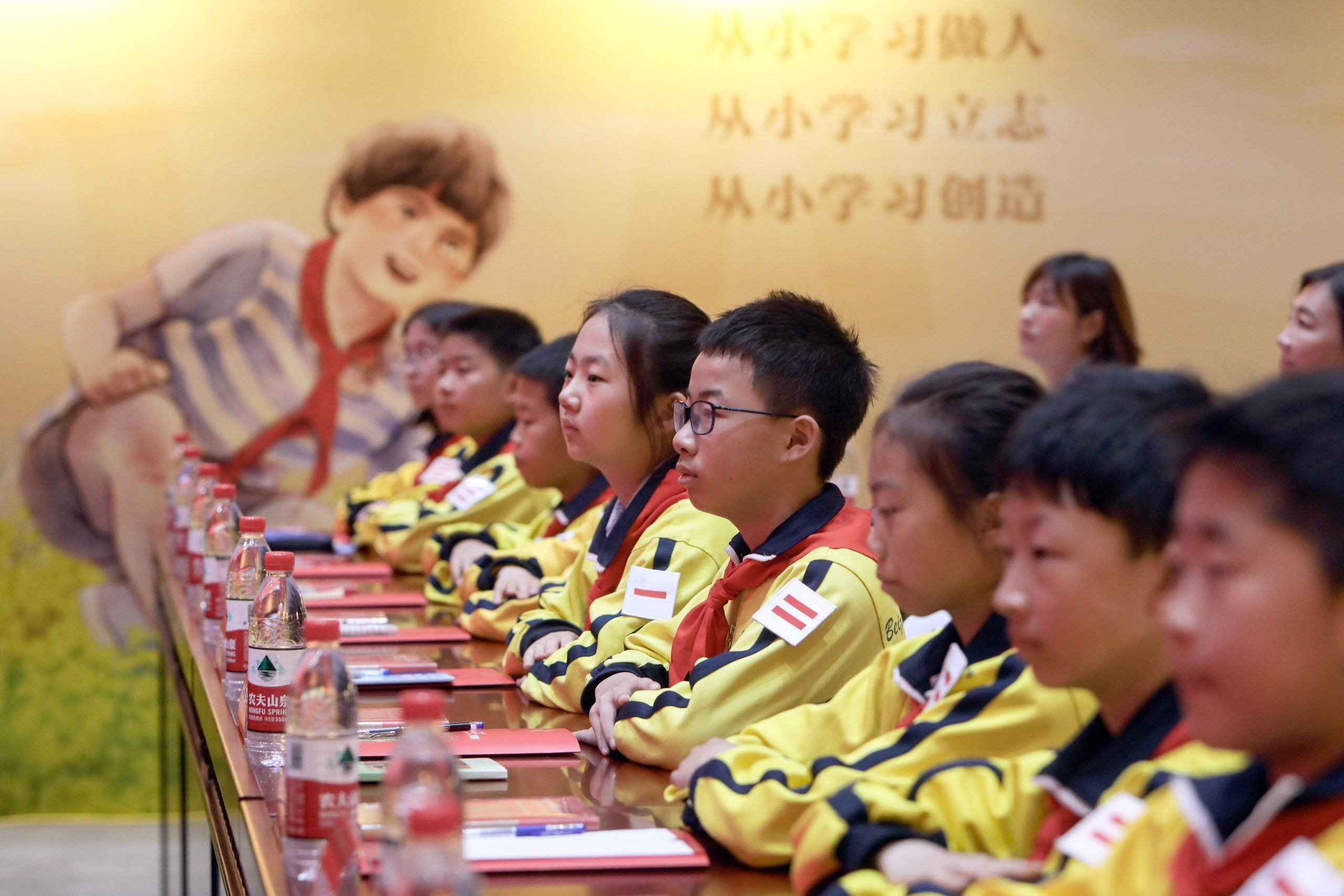 中国少先队建队75周年，《一百岁的红领巾》座谈会隆重召开