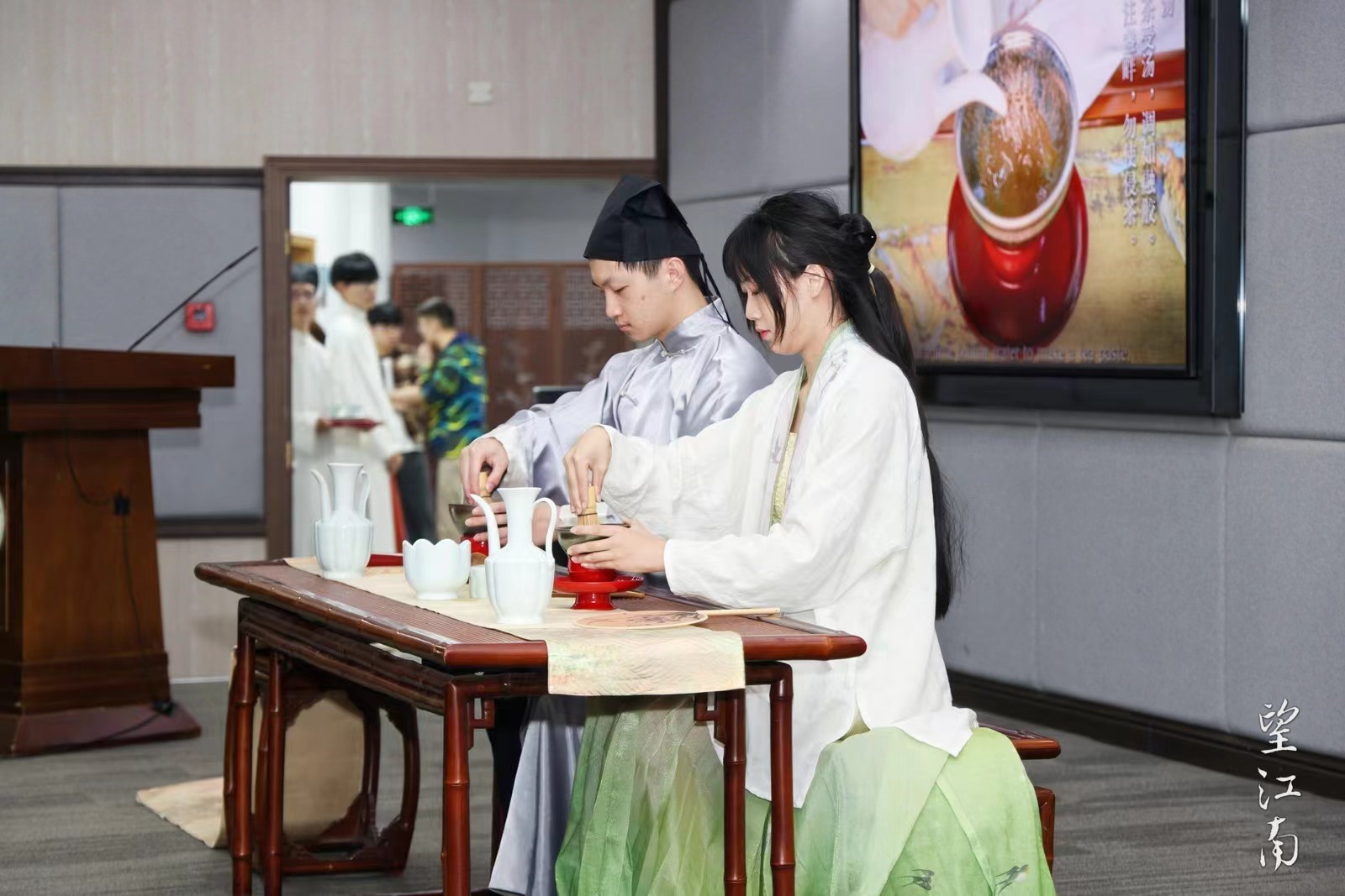 文学是多样的 ——“一盏新茶品江南”茶文化巡讲活动在杭首发