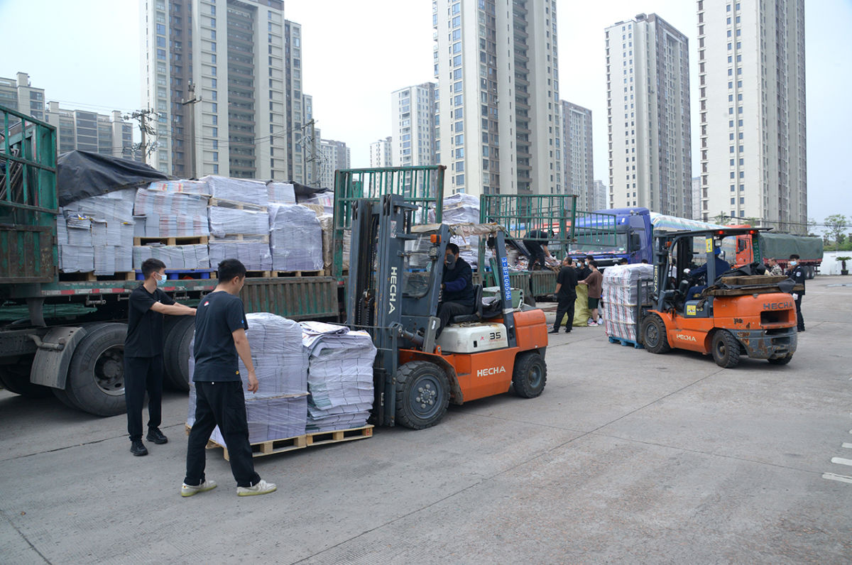 起底盗版图书产业链——深入一线揭开盗版产业冰山一角