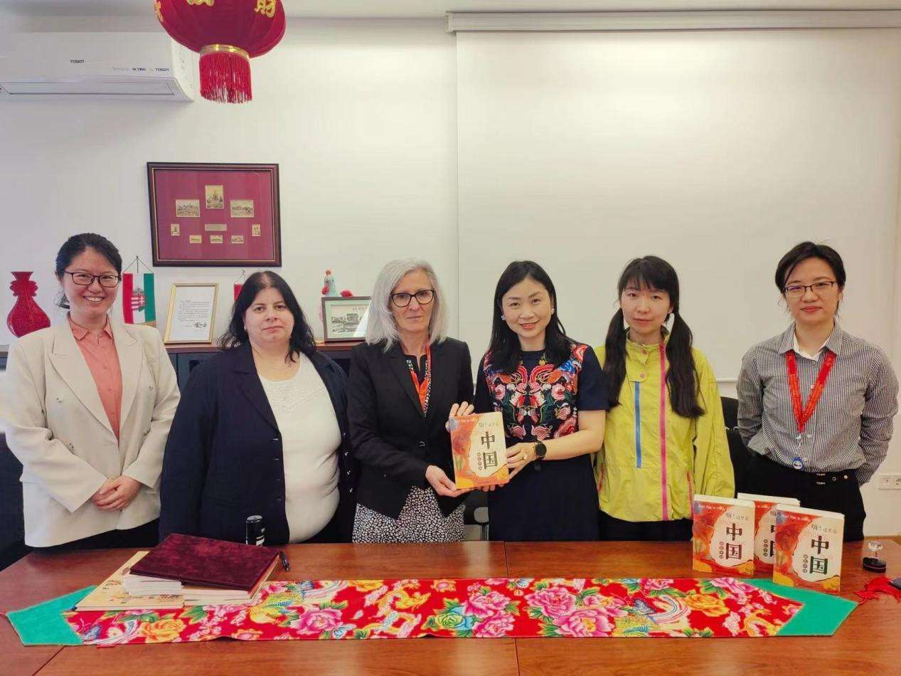 《嗨！这里是中国》新书发布，川版图书助力中东欧文化交流