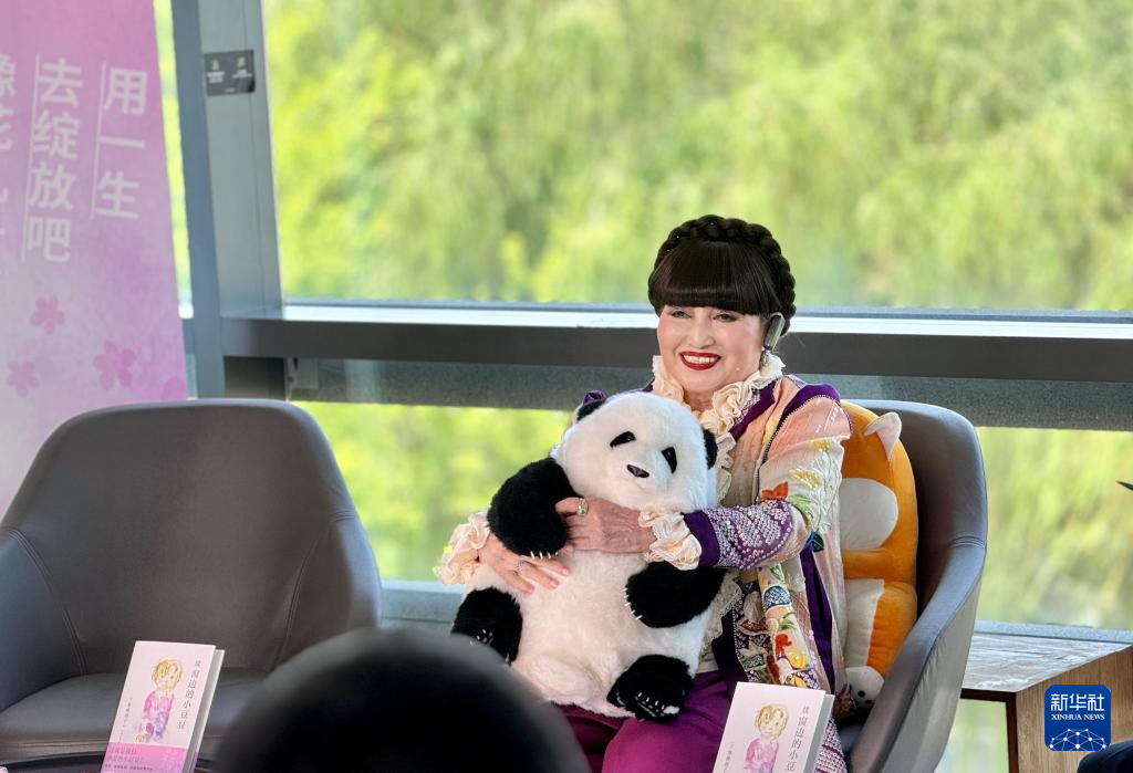 作家黑柳彻子携新书《续窗边的小豆豆》到访中国