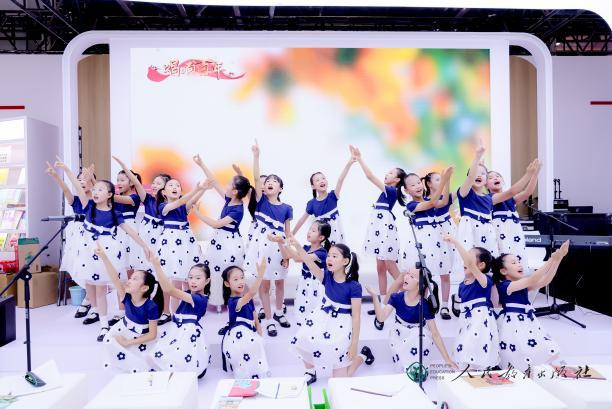 “为您献上一首生日的歌——《“唱响百年”爱国主义原创歌曲集》分享会”活动在BIBF举行