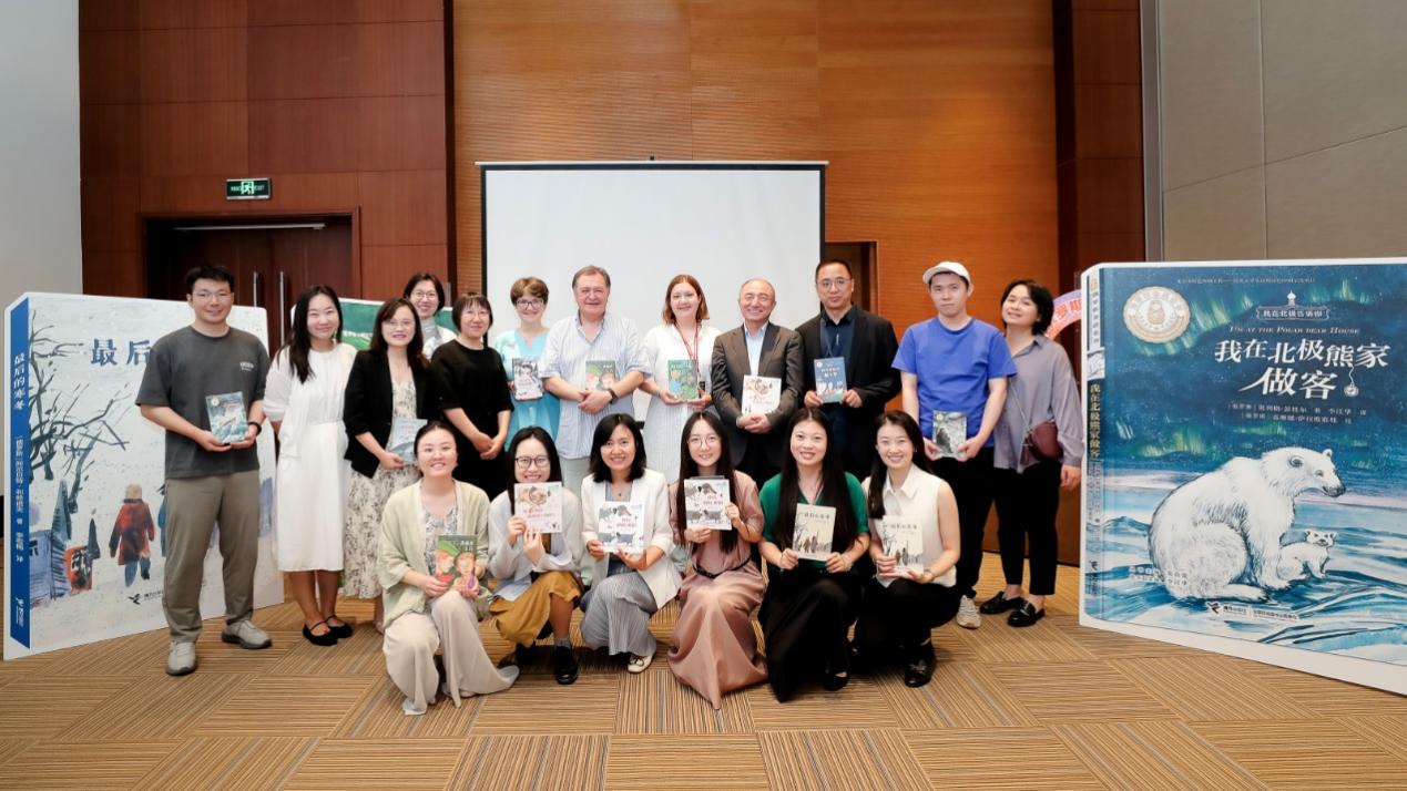 利哈诺夫新书发布暨“俄罗斯金质童书”鉴赏会在京举办