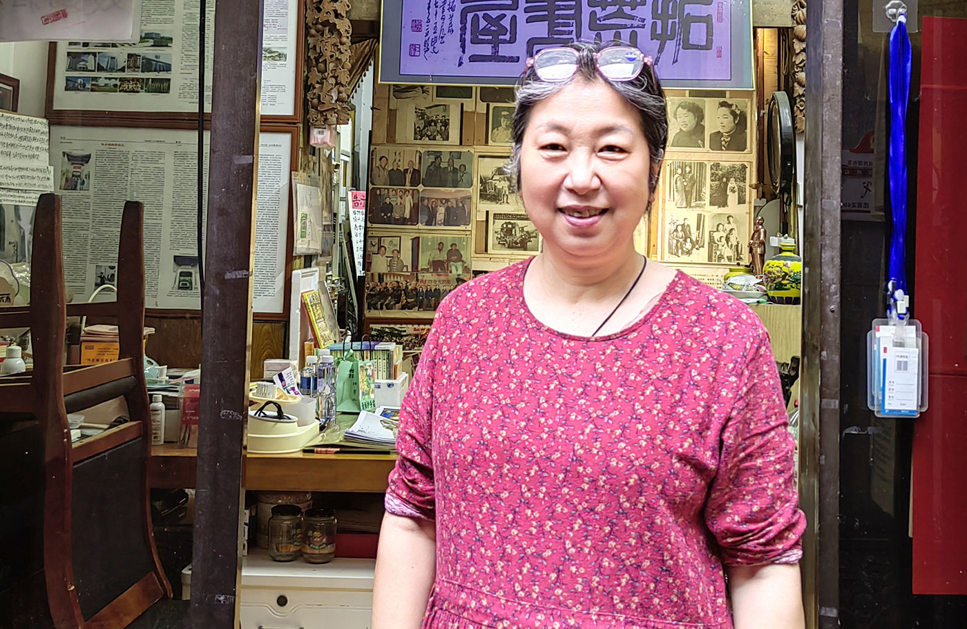 在旧街区里有对兄妹开了一家旧书屋