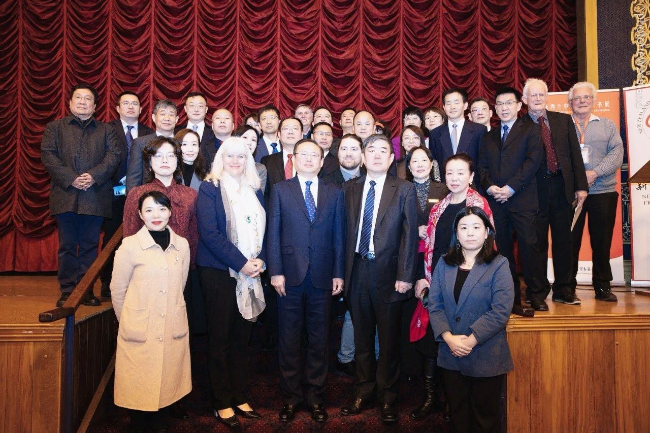 新西兰2024中国主题图书展暨“大熊猫遇见几维鸟”中国新西兰国际青少年艺术展举行