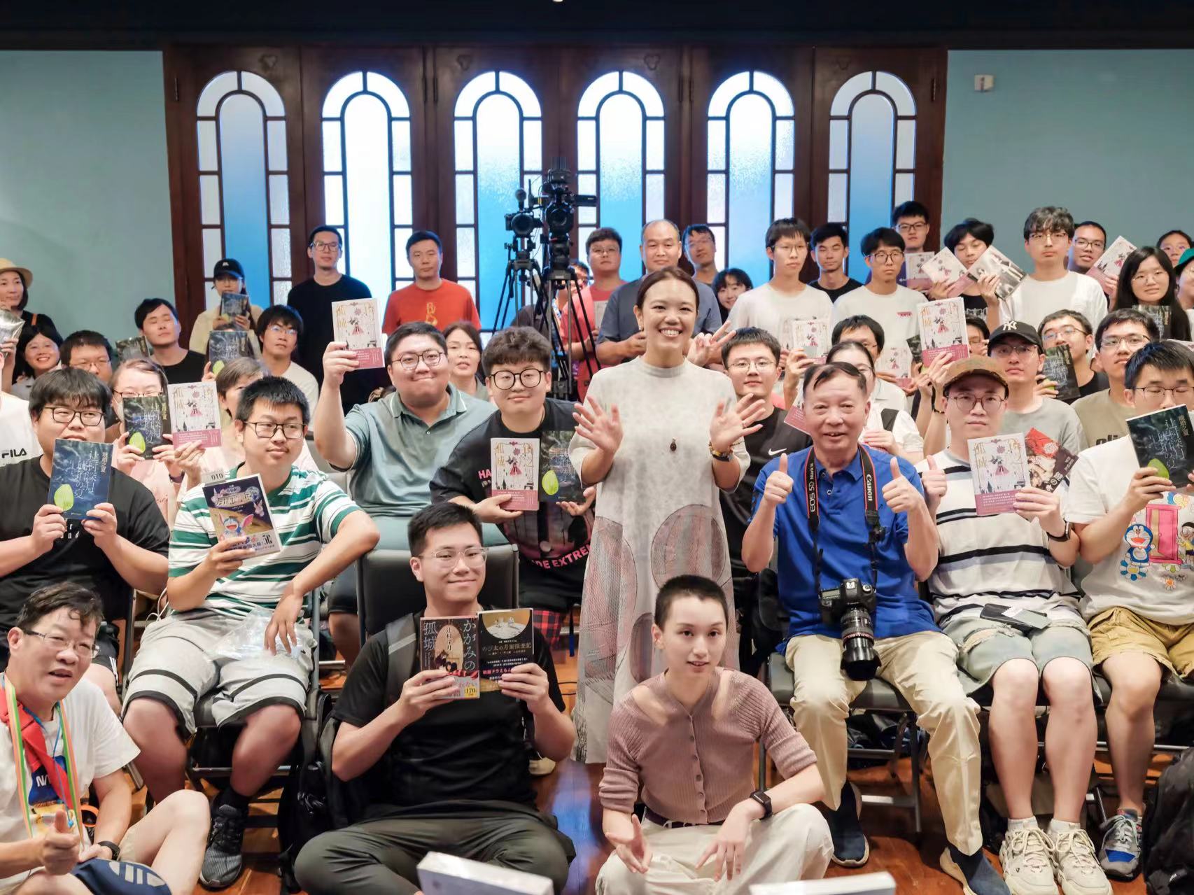 日本推理小说家辻村深月首次中国行圆满结束