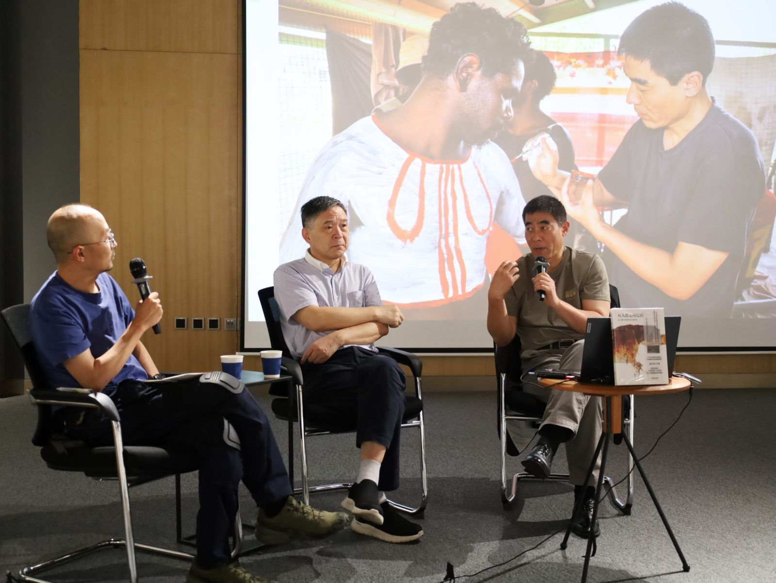 周小平《从人群走向荒漠：我与澳大利亚原住民的故事》分享会在上海举行