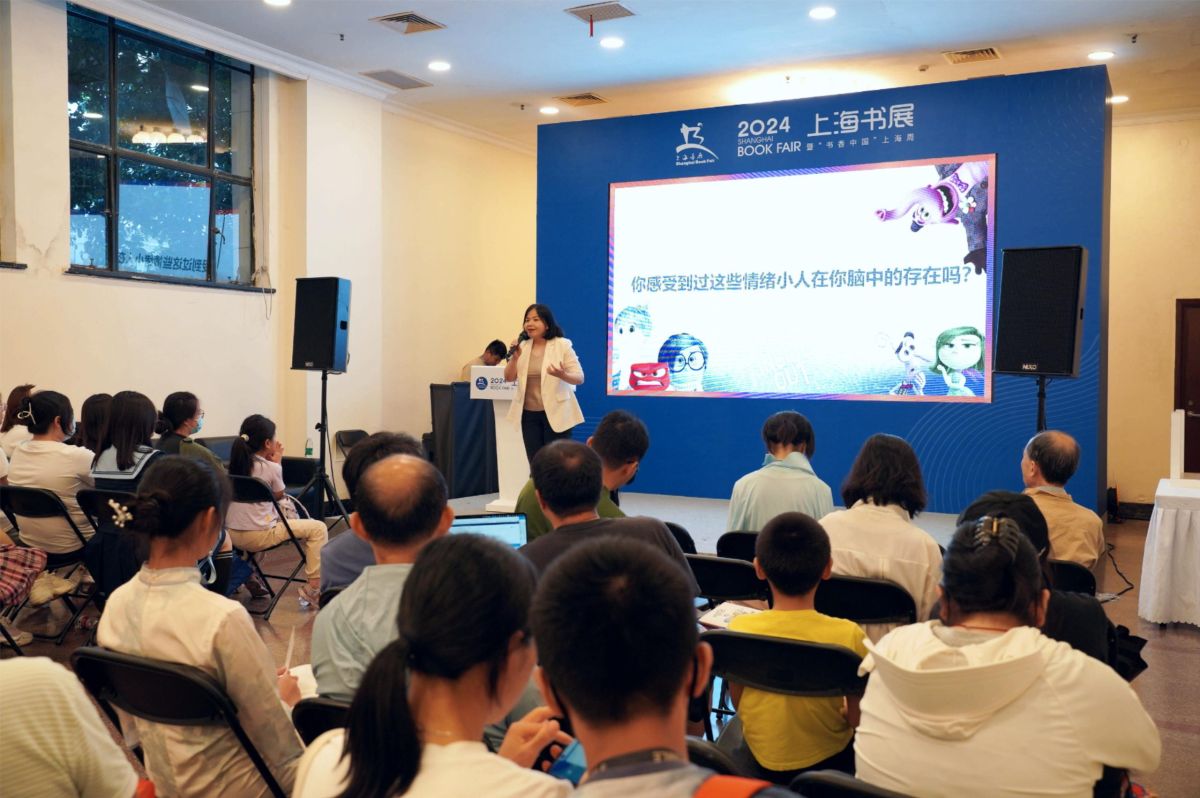 以《头脑特工队》为桥梁，探索青少年心理成长的奥秘