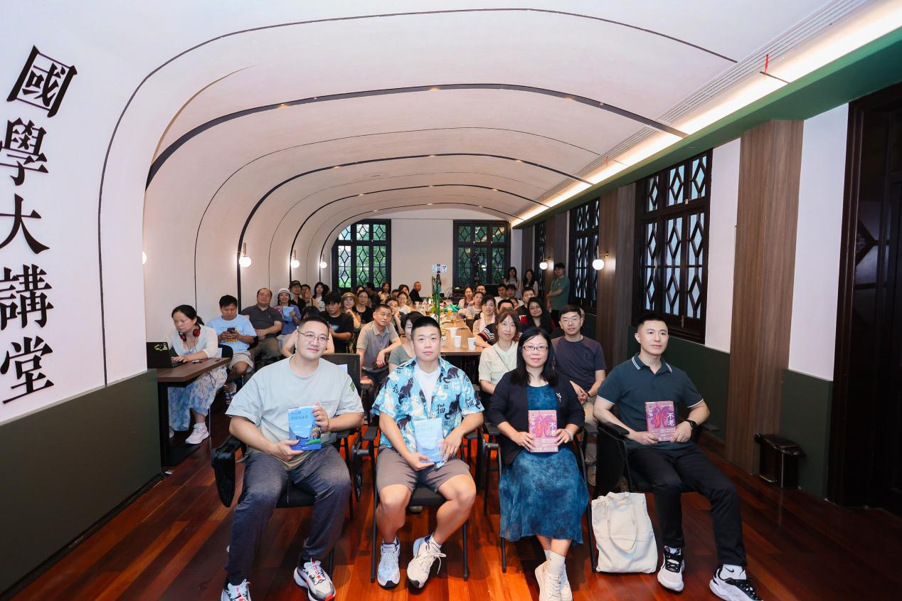 文学作家要保持对世界的新鲜感 | BIBF世界阅读季之叶弥、叶迟谈文学创作