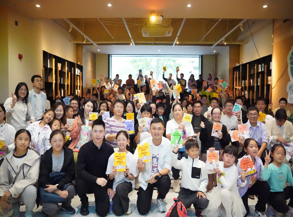 第一届浙版集团杰出作者大会，浙人社作者签售现场火爆！