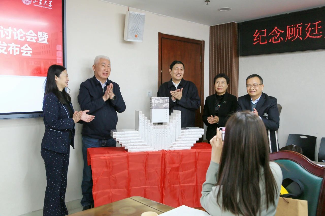 行役前贤 嘉惠后学 | “纪念顾廷龙诞辰120周年讨论会暨《为前贤行役》出版发布会”举办