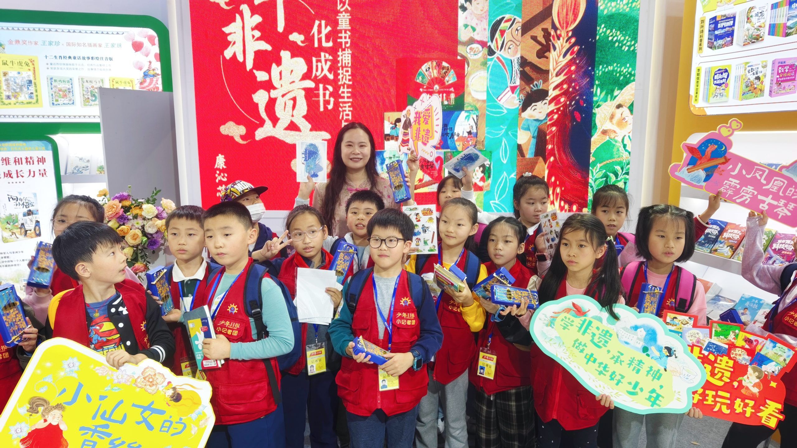 非遗绘本走进上海小读者 |《中国非遗》作者分享会在上海国际童书书展举行