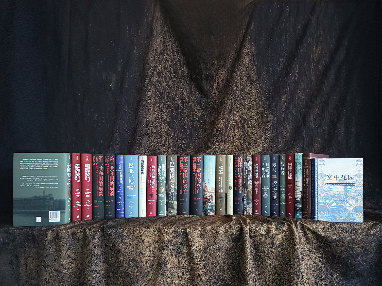 “方尖碑”四周年， 他们把日子做成书