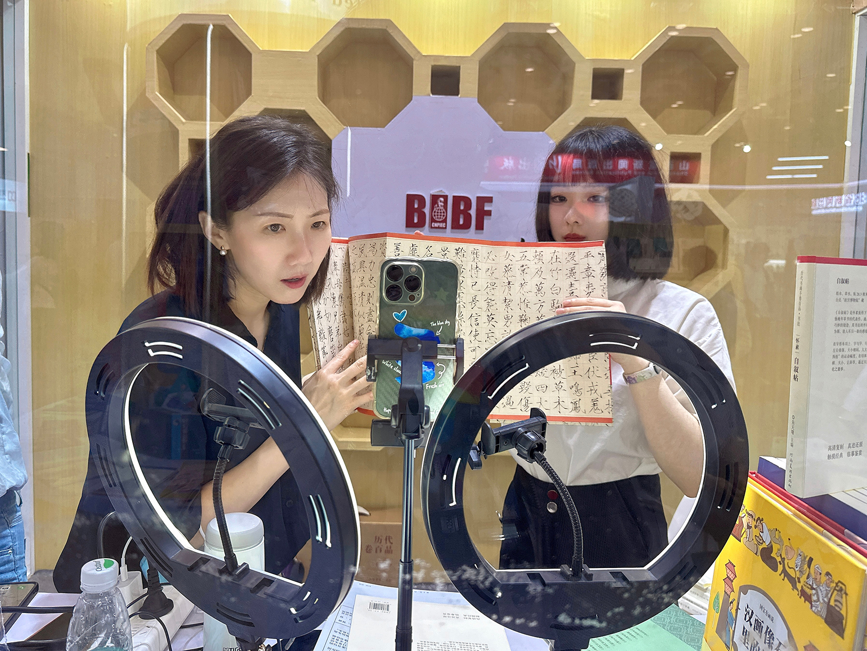 场均销售破万，这家“小社”做对了什么