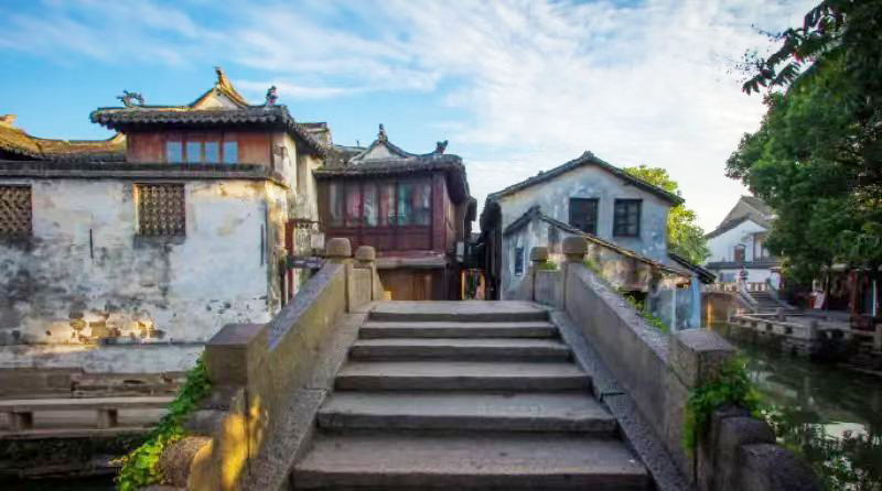 一座城市崛起的启示之光