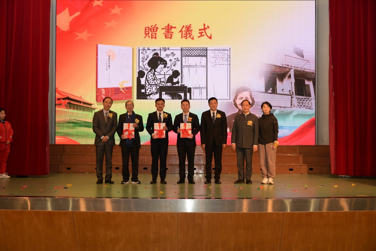 庆祝澳门回归祖国25周年，《特殊的升旗手——杜岚的故事》图画书在澳门首发