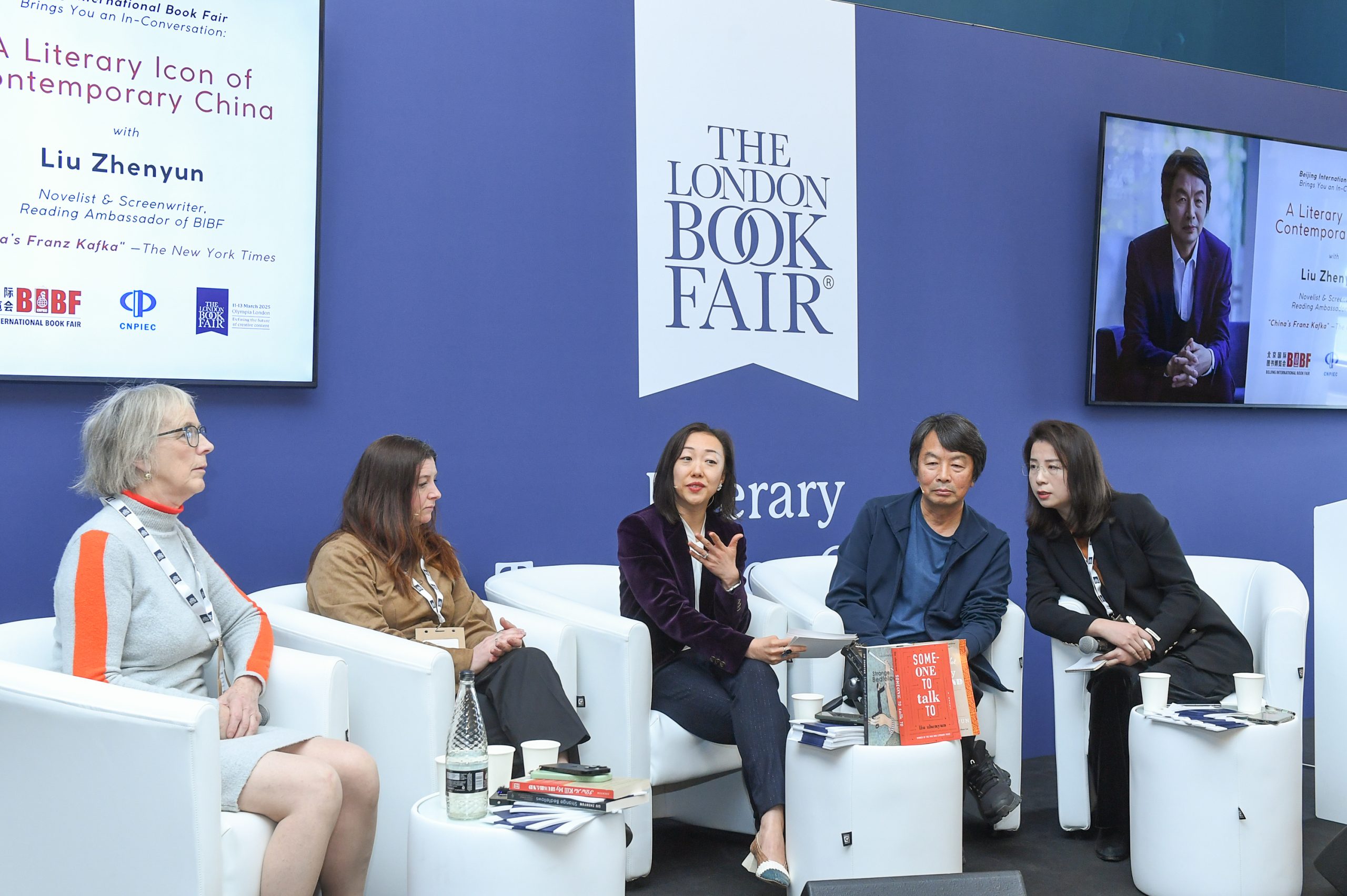 文学如何跨越国界与媒介？刘震云伦敦书展畅谈中国文学“出海”