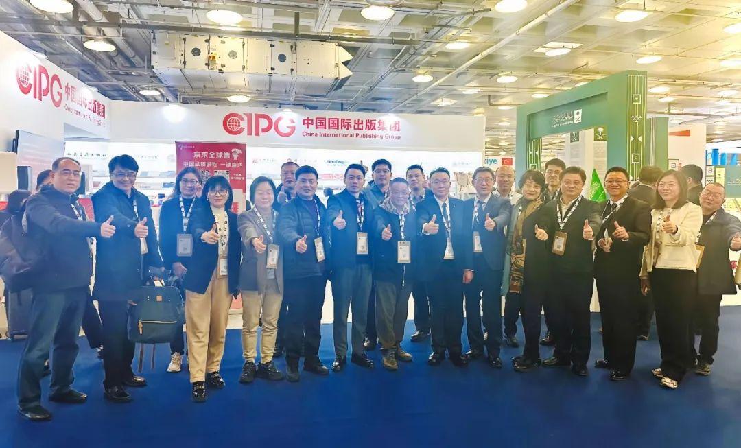 2025伦敦书展丨纸页翻动，国图集团携中国出版界倾听世界的声音